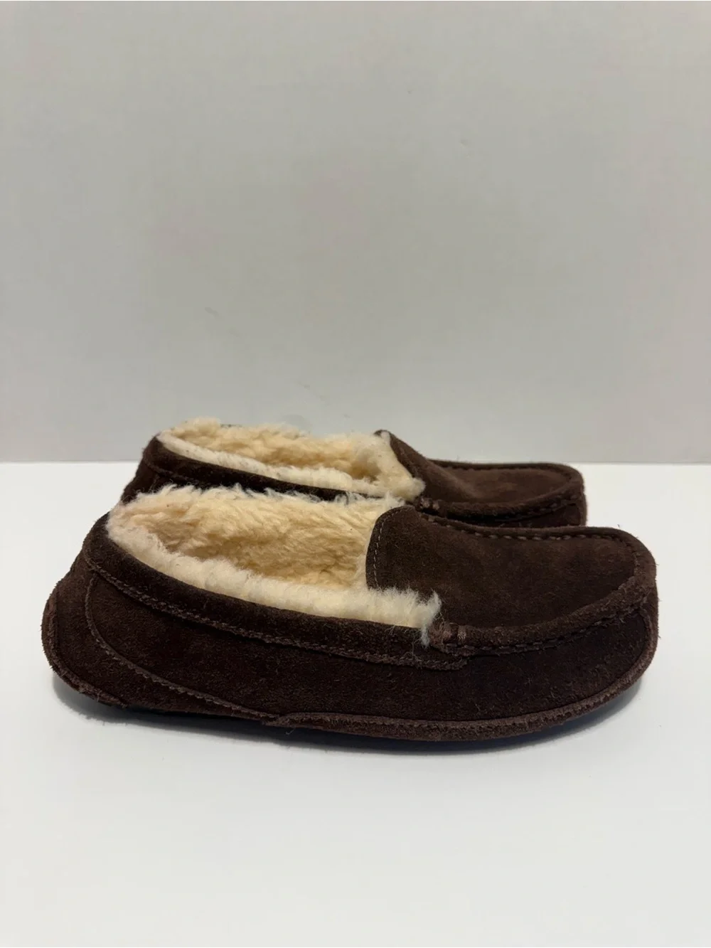 Ugg ultra warm moccasin slipper dark brown youth 1-1.5